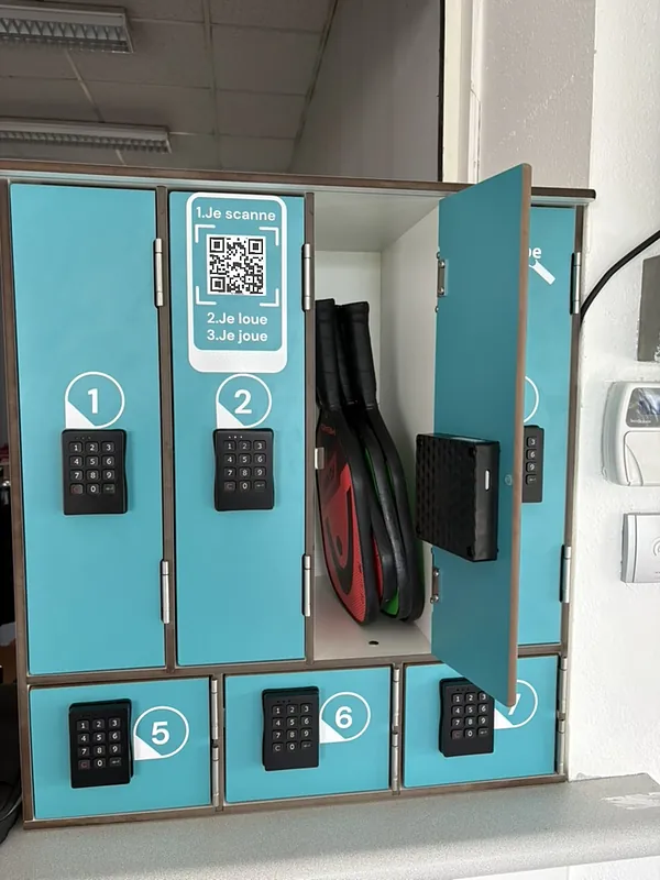 Casiers de location de raquettes de padel avec ouverture par clavier code